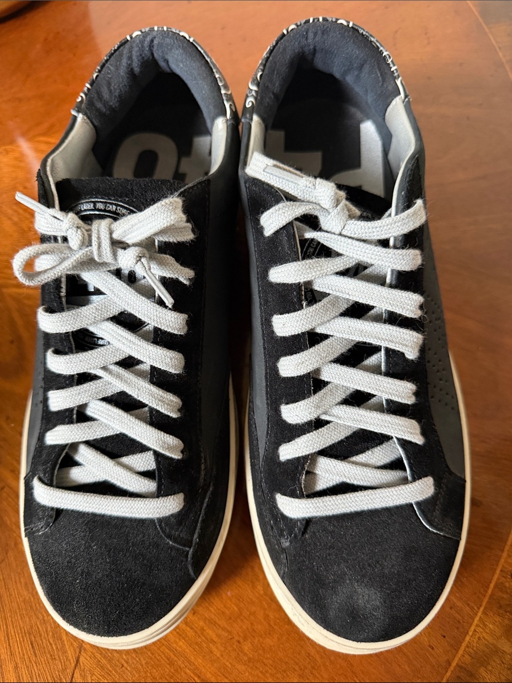 P448 Black Suede Casual Sneakers with Gray Laces 41 Like New